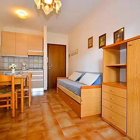 Adorable And Comfy Coastal Living By Beahost 3*